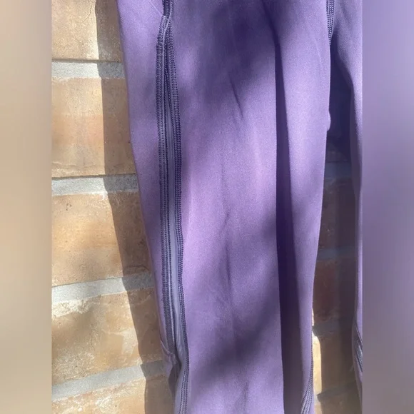 Lululemon Pace Perfect Crop (17") in Boysenberry ~ Size 4 - Picture 7 of 12